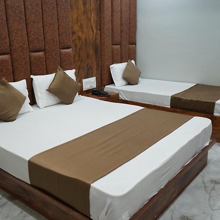 Hotel Pr Villa Гандинагар Экстерьер фото