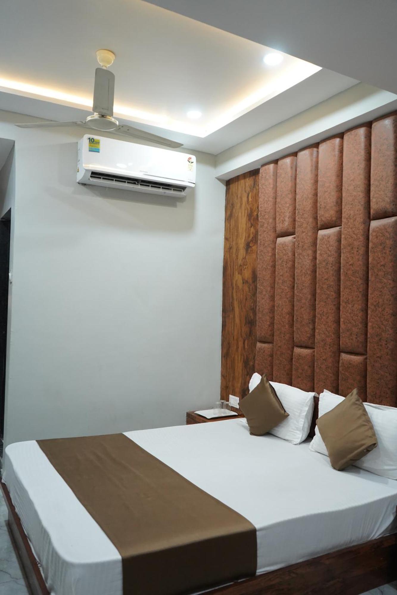 Hotel Pr Villa Гандинагар Экстерьер фото